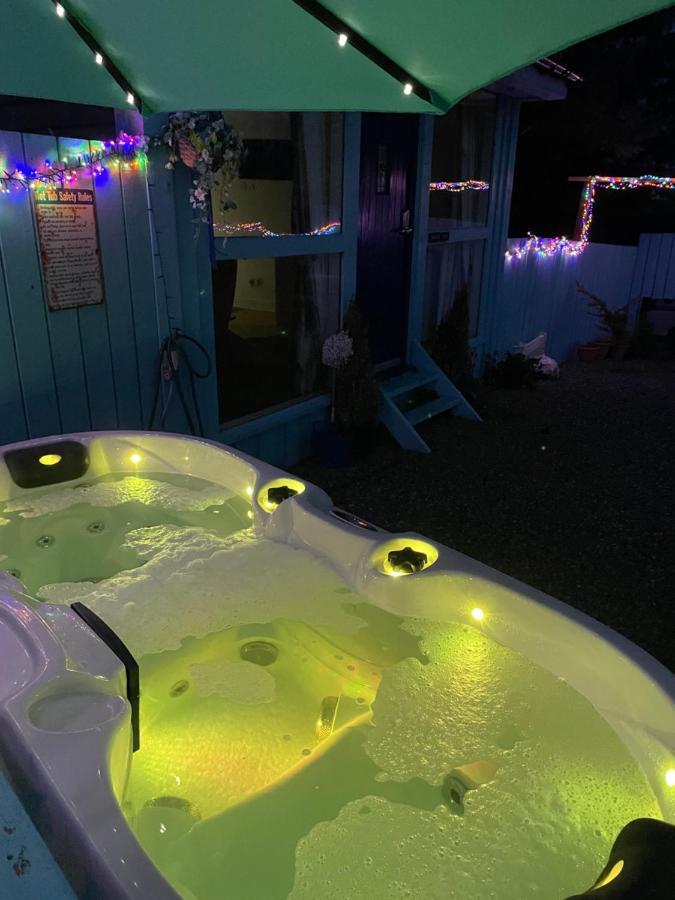 Bankhead Accommodation With Hot Tub Aberdeenshire Gamrie Exterior photo