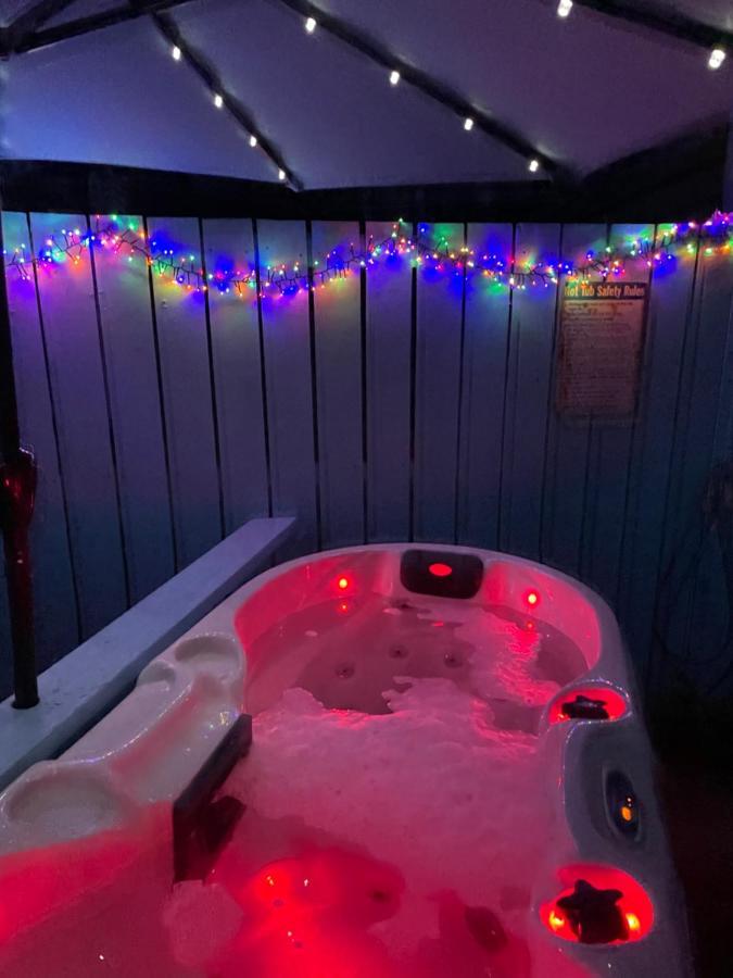 Bankhead Accommodation With Hot Tub Aberdeenshire Gamrie Exterior photo