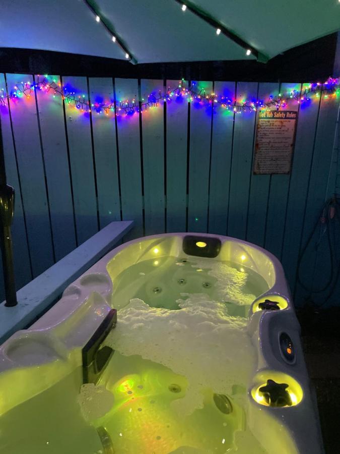 Bankhead Accommodation With Hot Tub Aberdeenshire Gamrie Exterior photo